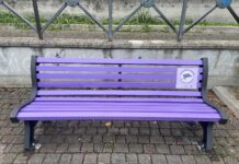 Marcon, una panchina viola in piazzetta Donatori contro la fibromialgia